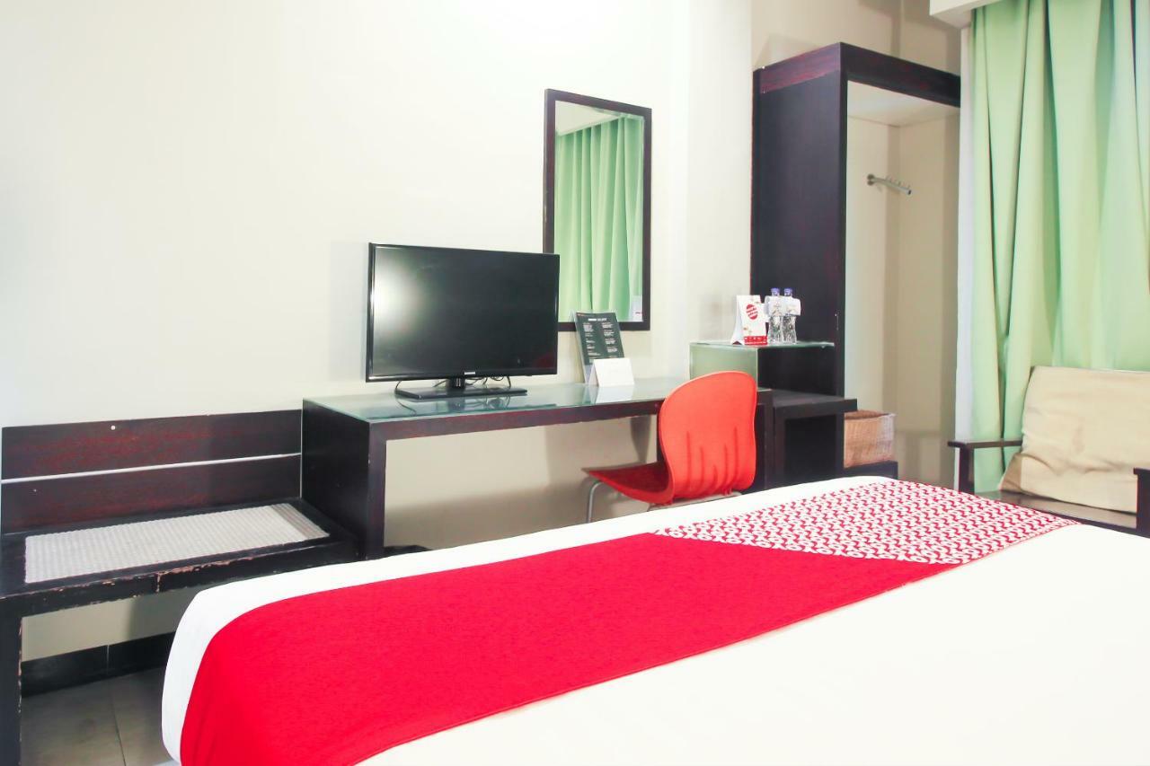 Aston Pekanbaru City Hotel Esterno foto