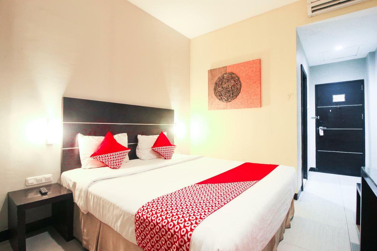 Aston Pekanbaru City Hotel Esterno foto