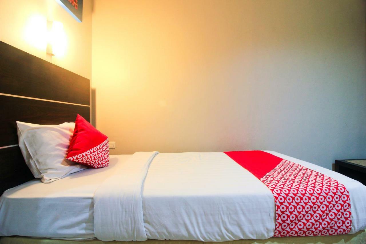 Aston Pekanbaru City Hotel Esterno foto