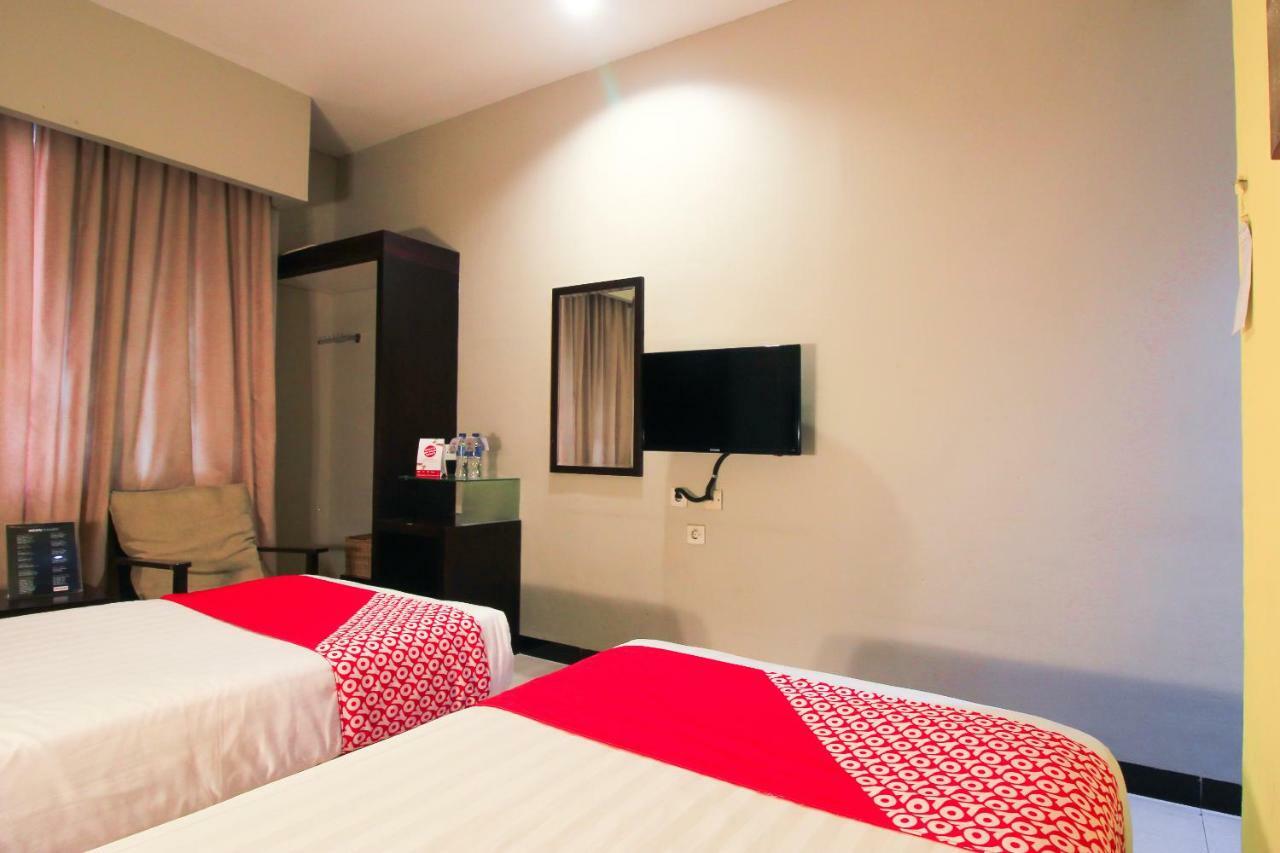 Aston Pekanbaru City Hotel Esterno foto