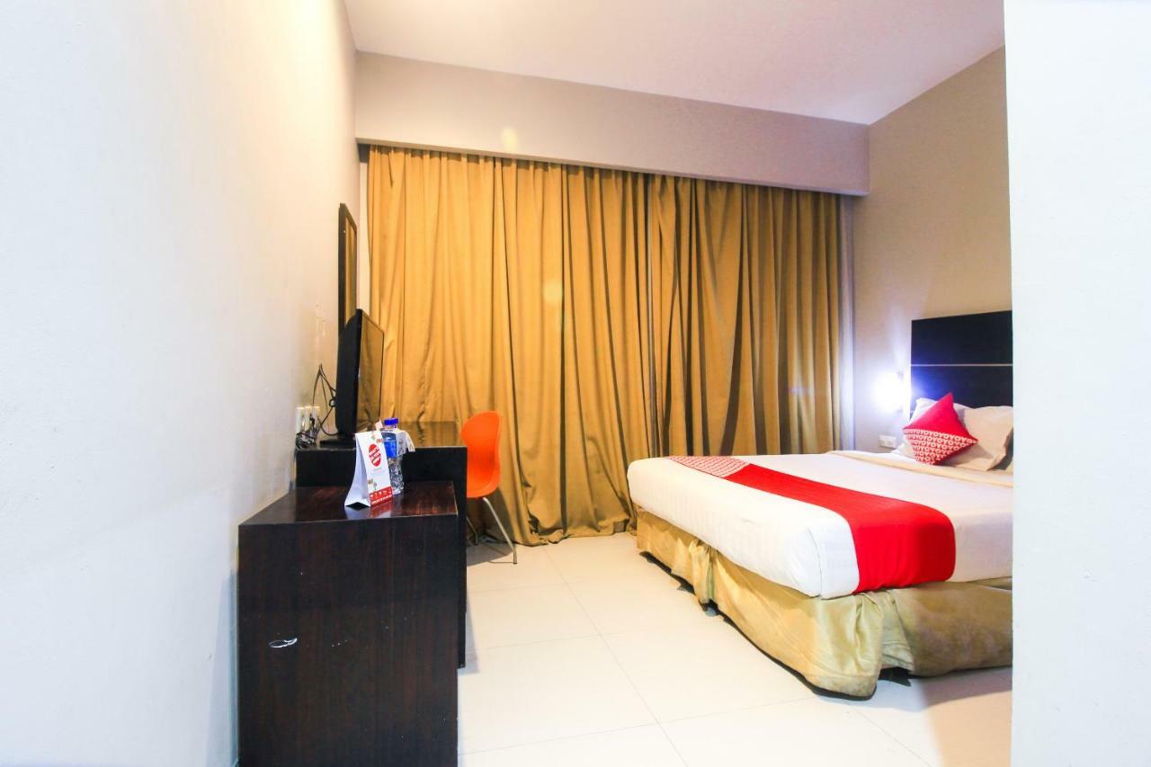 Aston Pekanbaru City Hotel Esterno foto