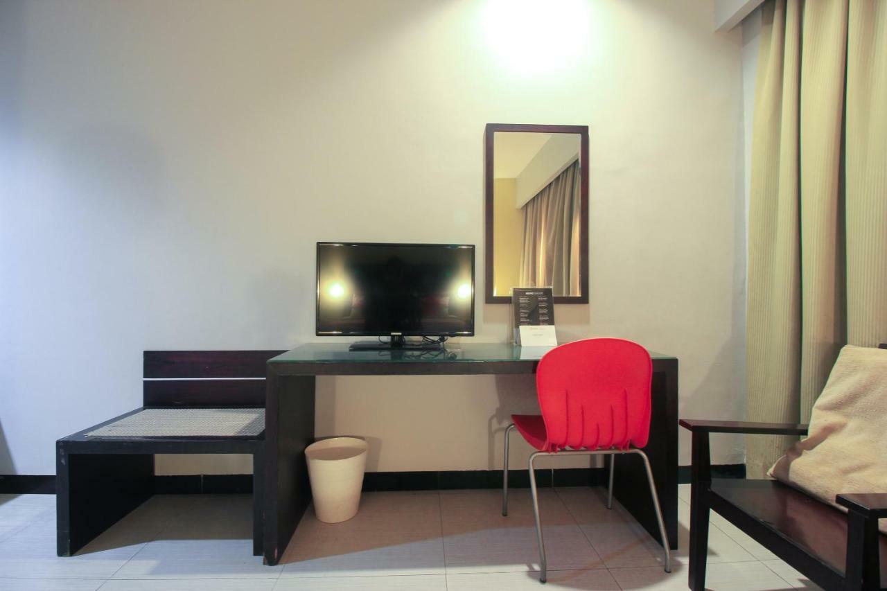Aston Pekanbaru City Hotel Esterno foto