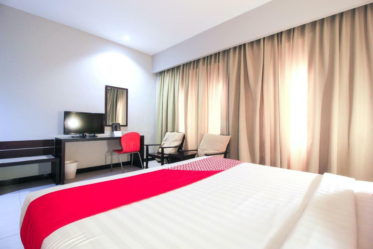 Aston Pekanbaru City Hotel Esterno foto