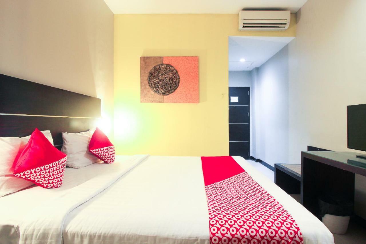 Aston Pekanbaru City Hotel Esterno foto