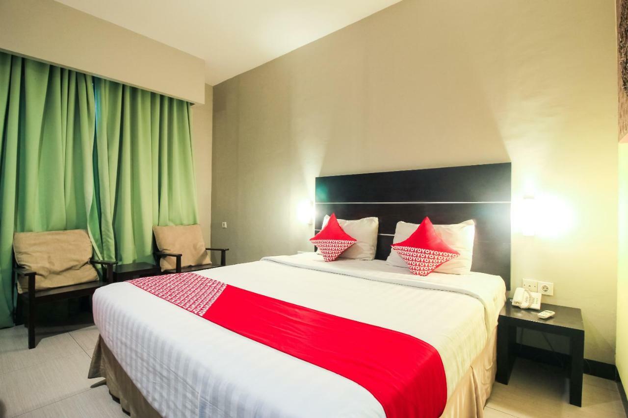 Aston Pekanbaru City Hotel Esterno foto