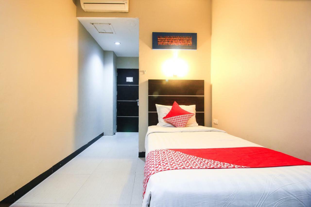 Aston Pekanbaru City Hotel Esterno foto