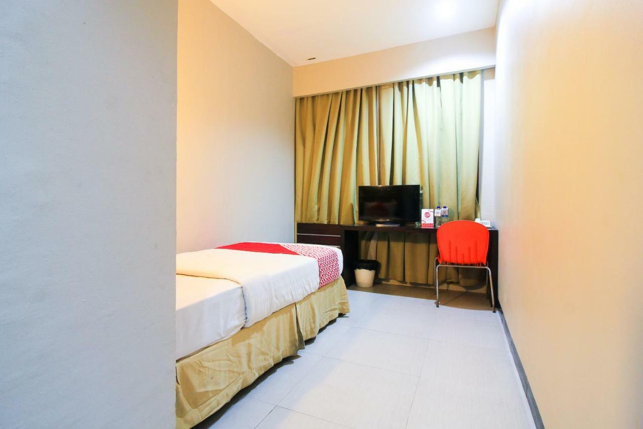Aston Pekanbaru City Hotel Esterno foto