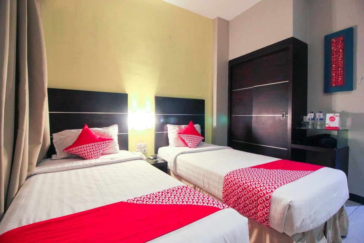 Aston Pekanbaru City Hotel Esterno foto