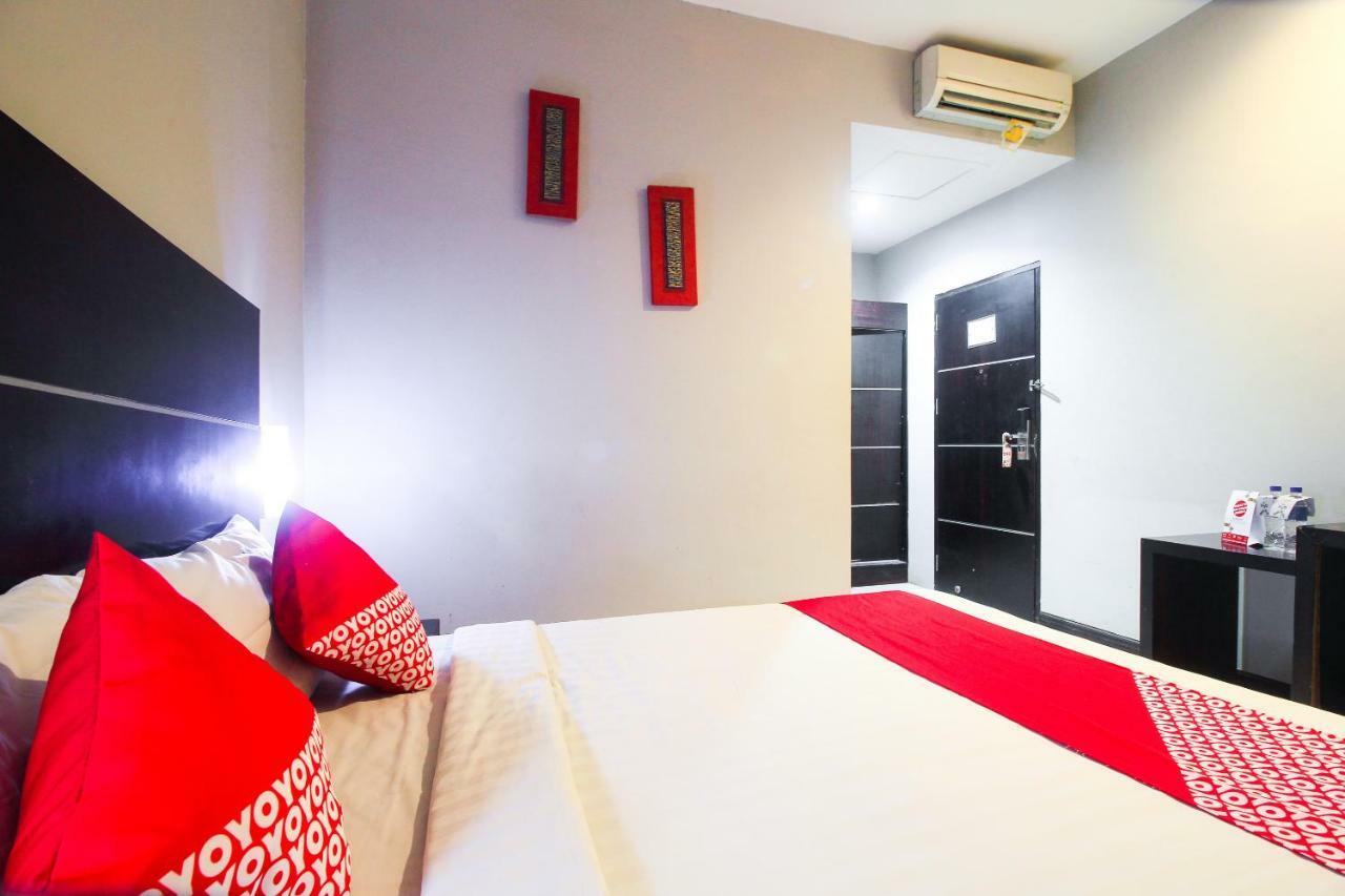 Aston Pekanbaru City Hotel Esterno foto
