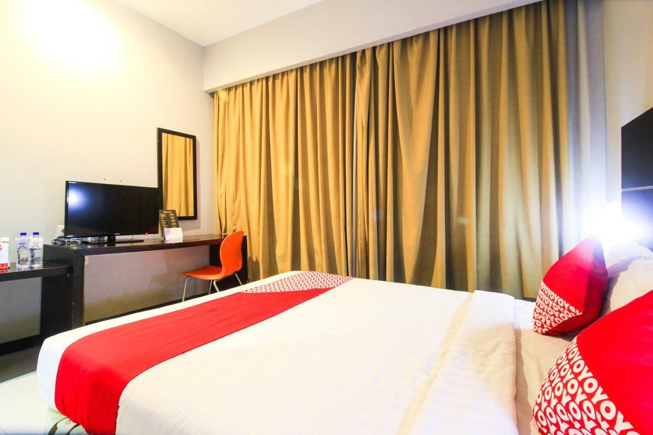 Aston Pekanbaru City Hotel Esterno foto