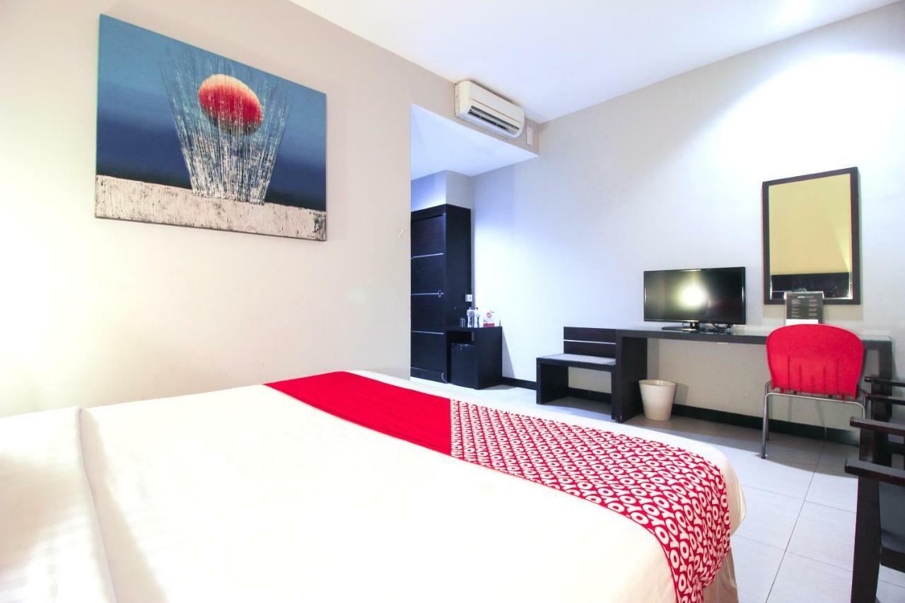 Aston Pekanbaru City Hotel Esterno foto