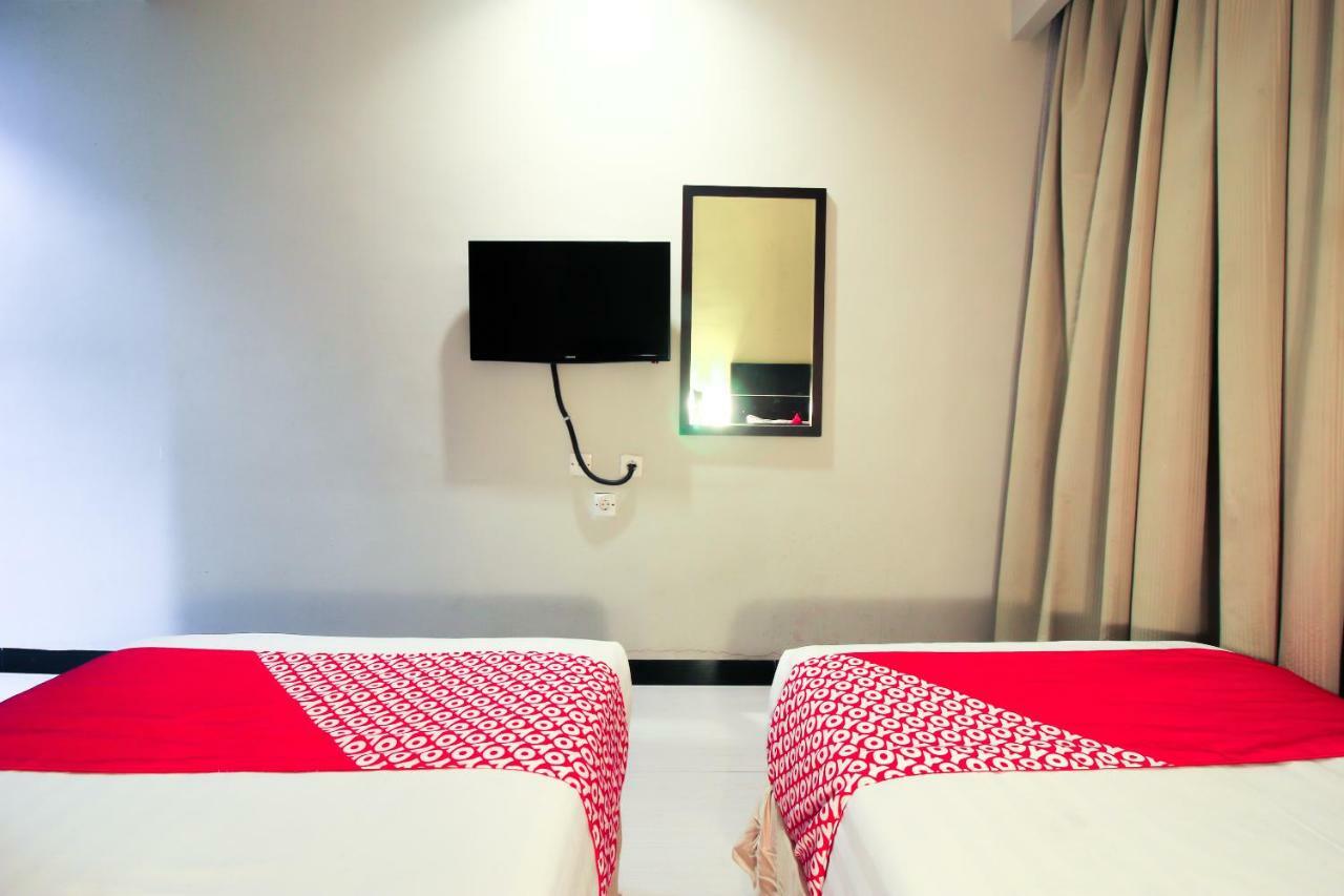 Aston Pekanbaru City Hotel Esterno foto