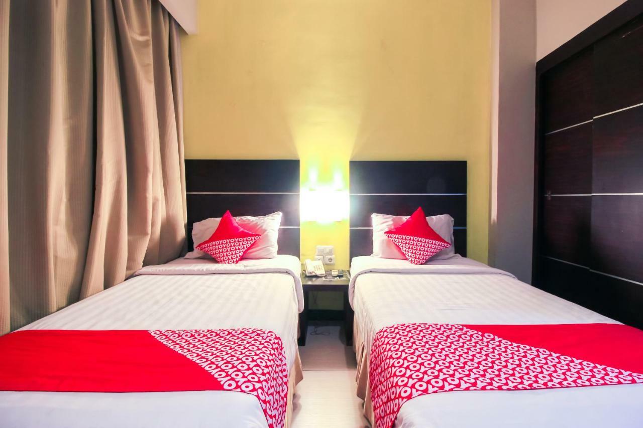 Aston Pekanbaru City Hotel Esterno foto