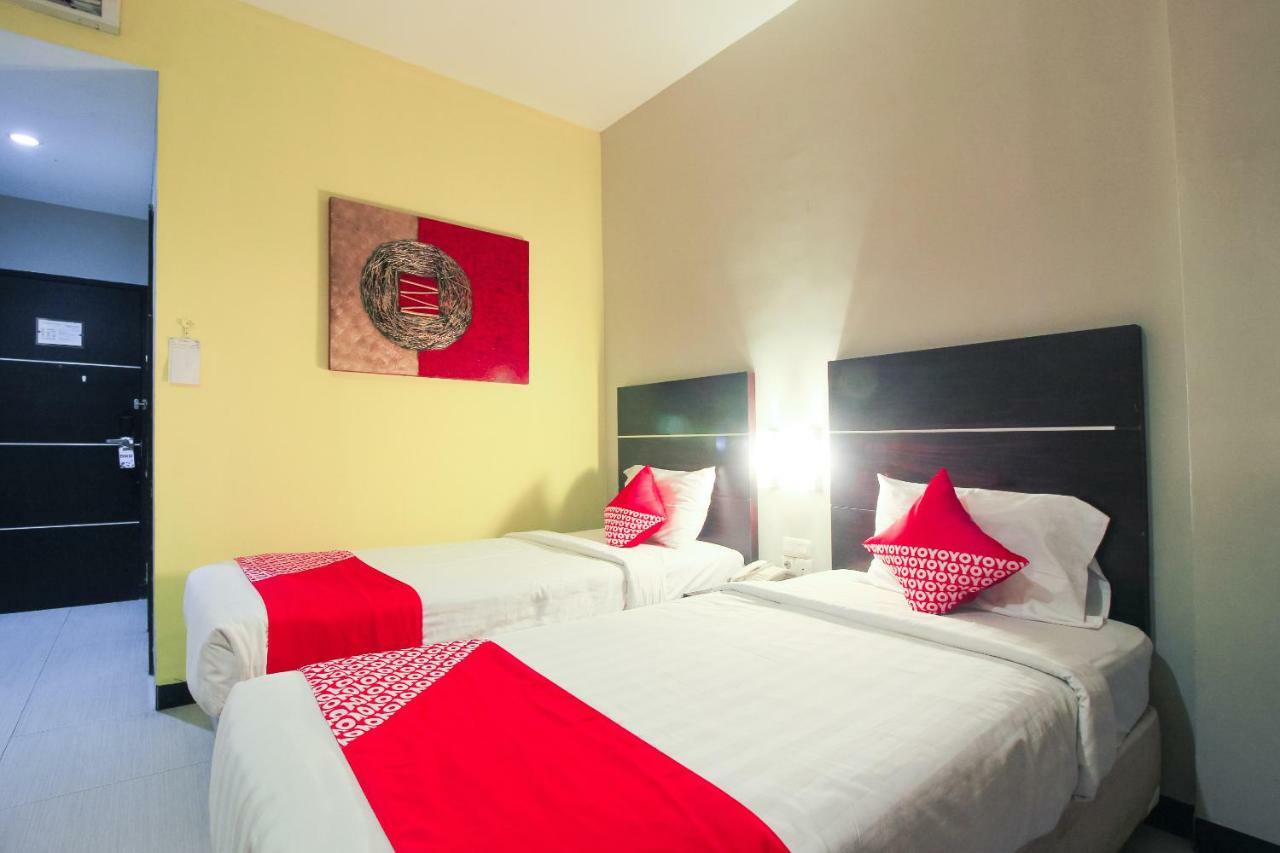 Aston Pekanbaru City Hotel Esterno foto
