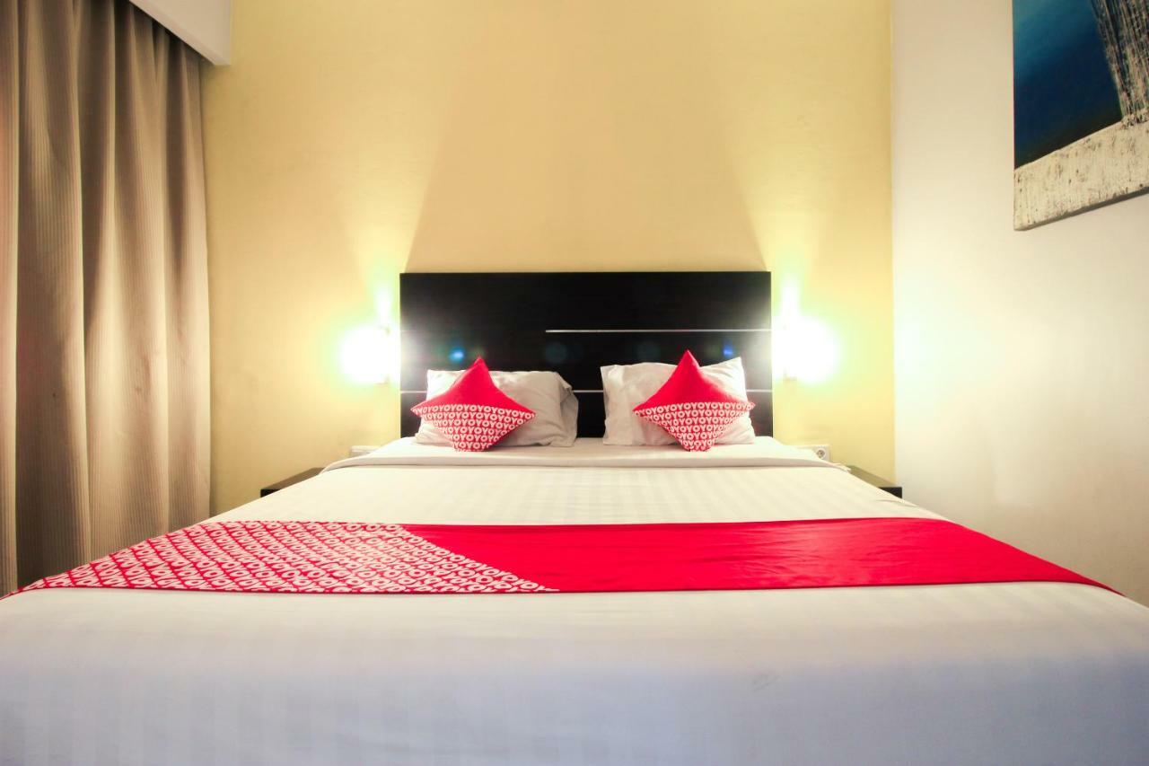 Aston Pekanbaru City Hotel Esterno foto