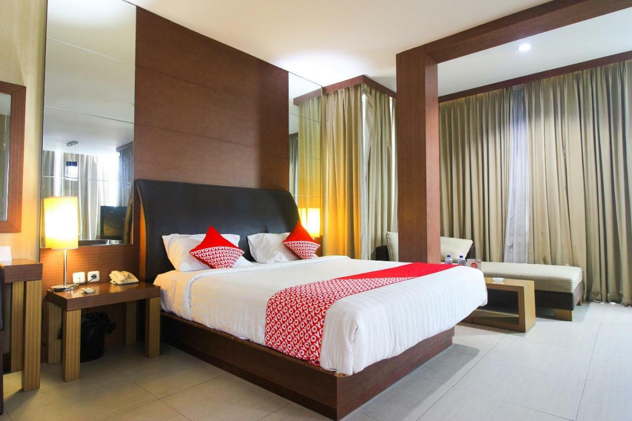 Aston Pekanbaru City Hotel Esterno foto