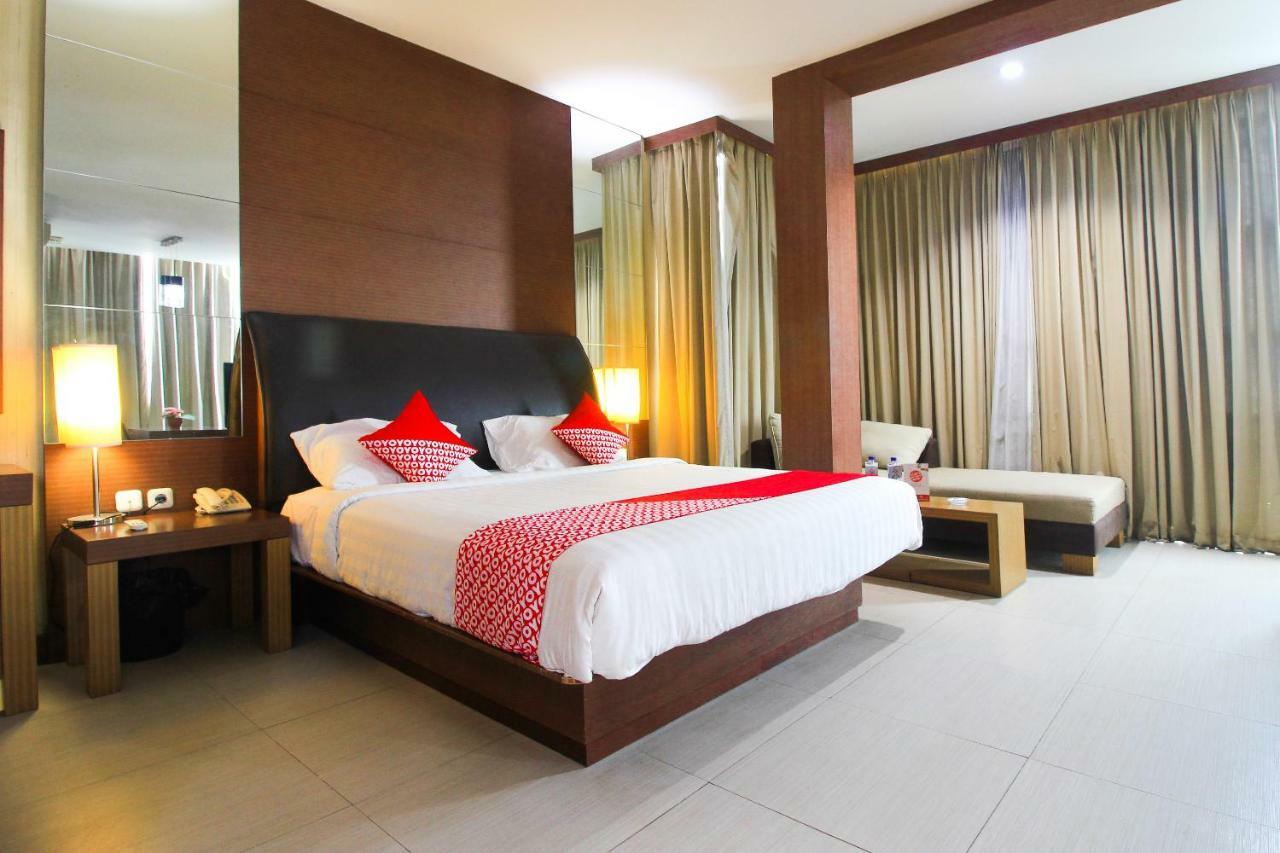 Aston Pekanbaru City Hotel Esterno foto