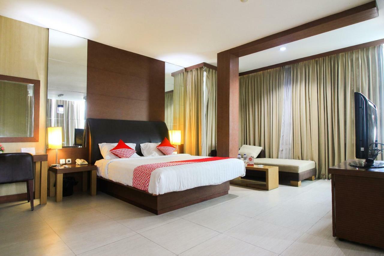Aston Pekanbaru City Hotel Esterno foto