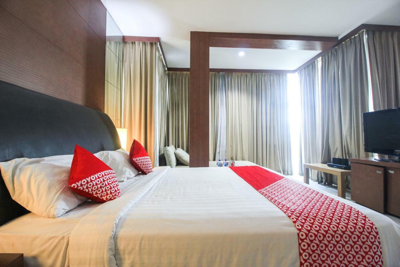 Aston Pekanbaru City Hotel Esterno foto