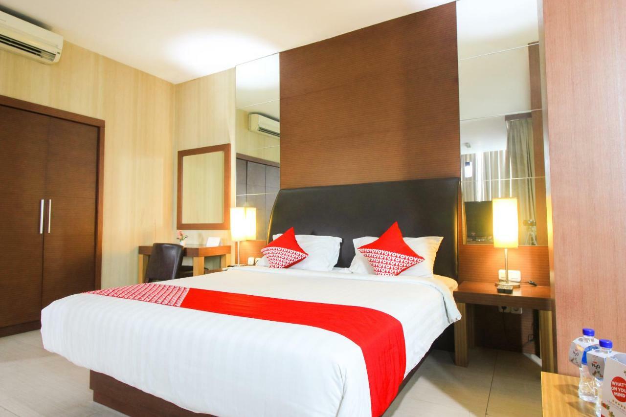 Aston Pekanbaru City Hotel Esterno foto