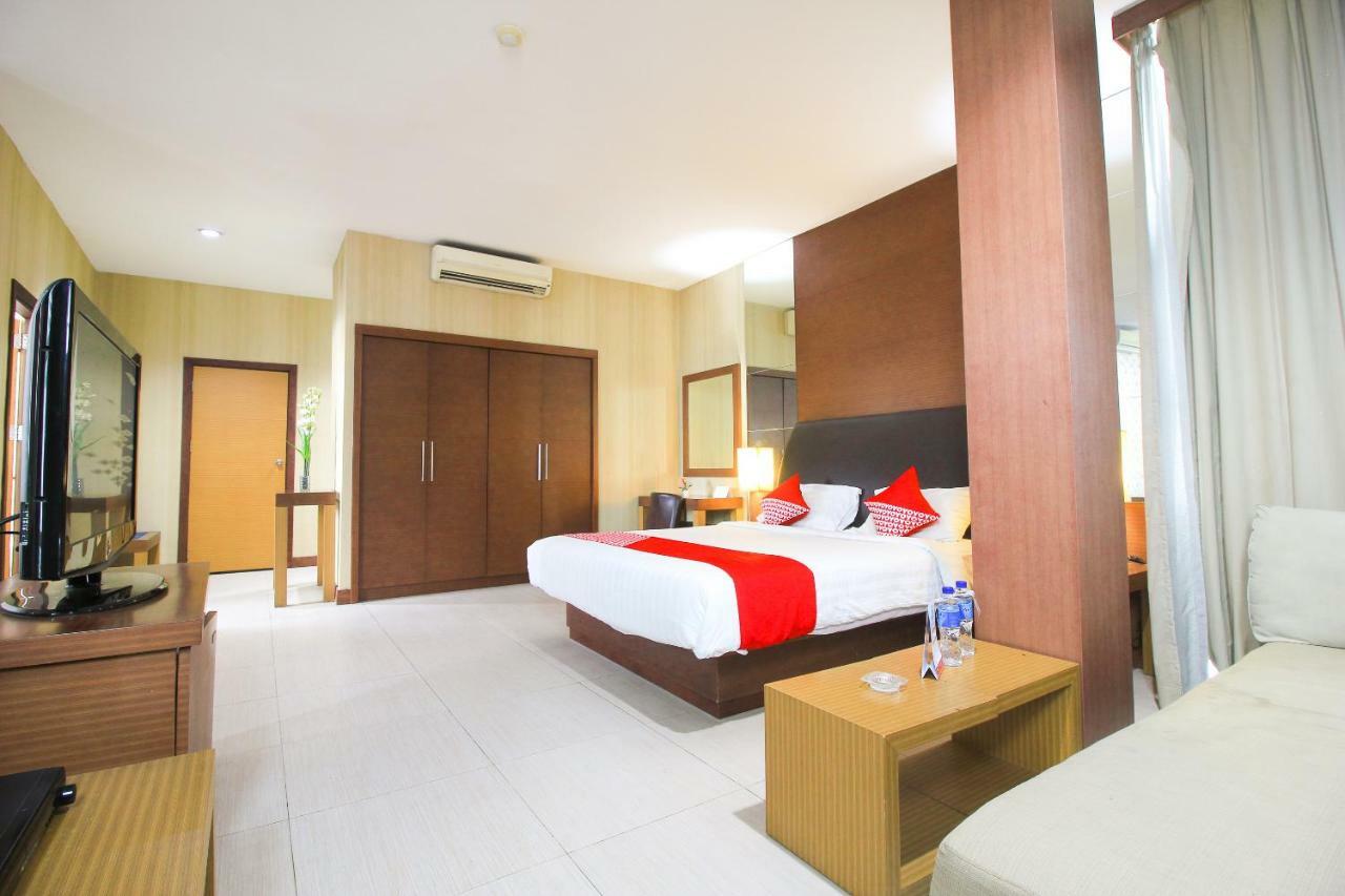 Aston Pekanbaru City Hotel Esterno foto