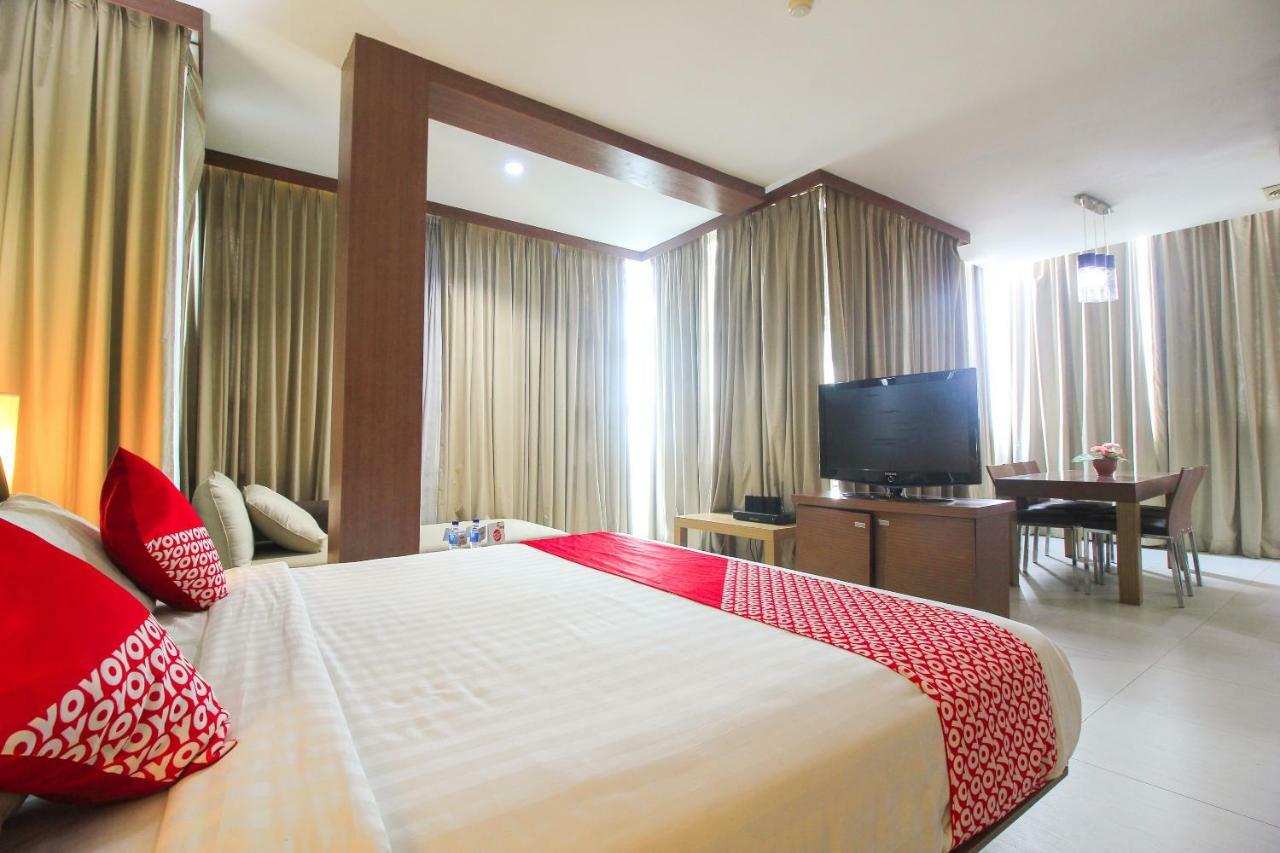 Aston Pekanbaru City Hotel Esterno foto