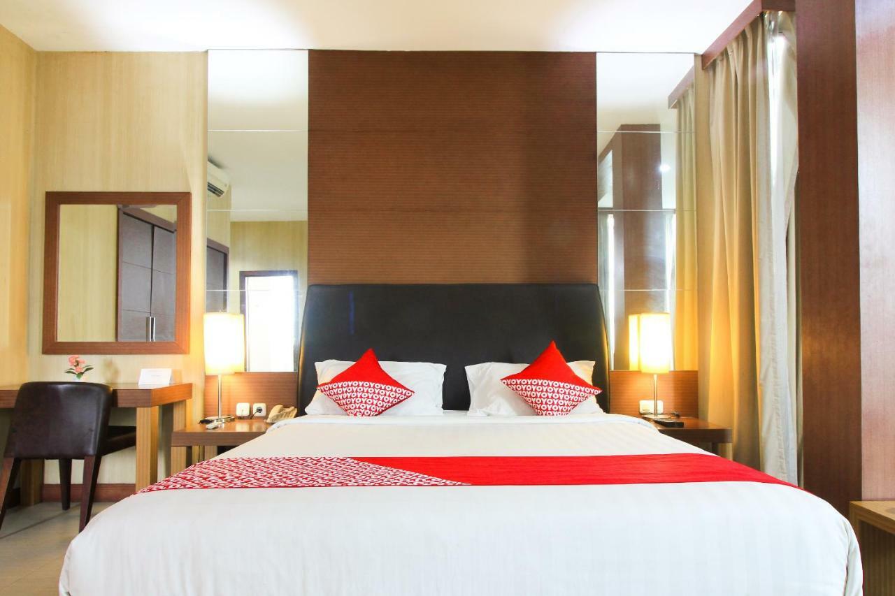 Aston Pekanbaru City Hotel Esterno foto