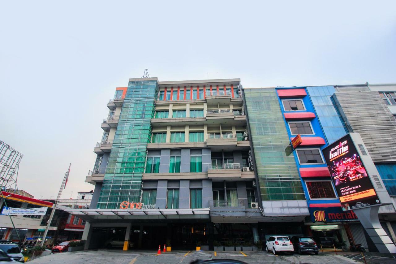 Aston Pekanbaru City Hotel Esterno foto