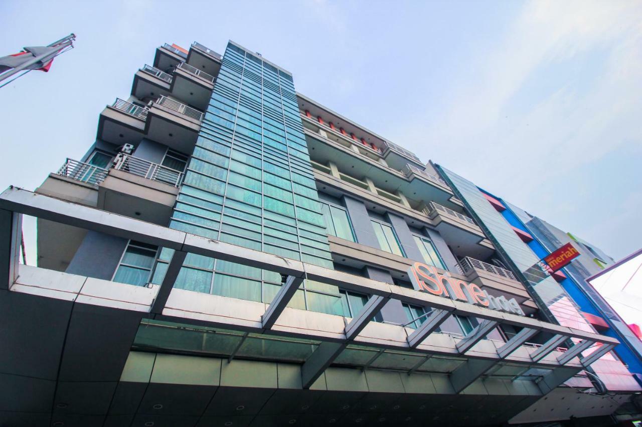 Aston Pekanbaru City Hotel Esterno foto